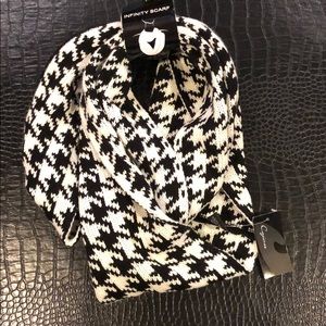 Houndstooth infinity scarf